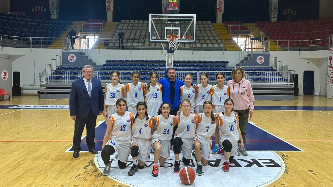 Okulumuz Kız Basketbol Takımı Şampiyonluğa Koşuyor